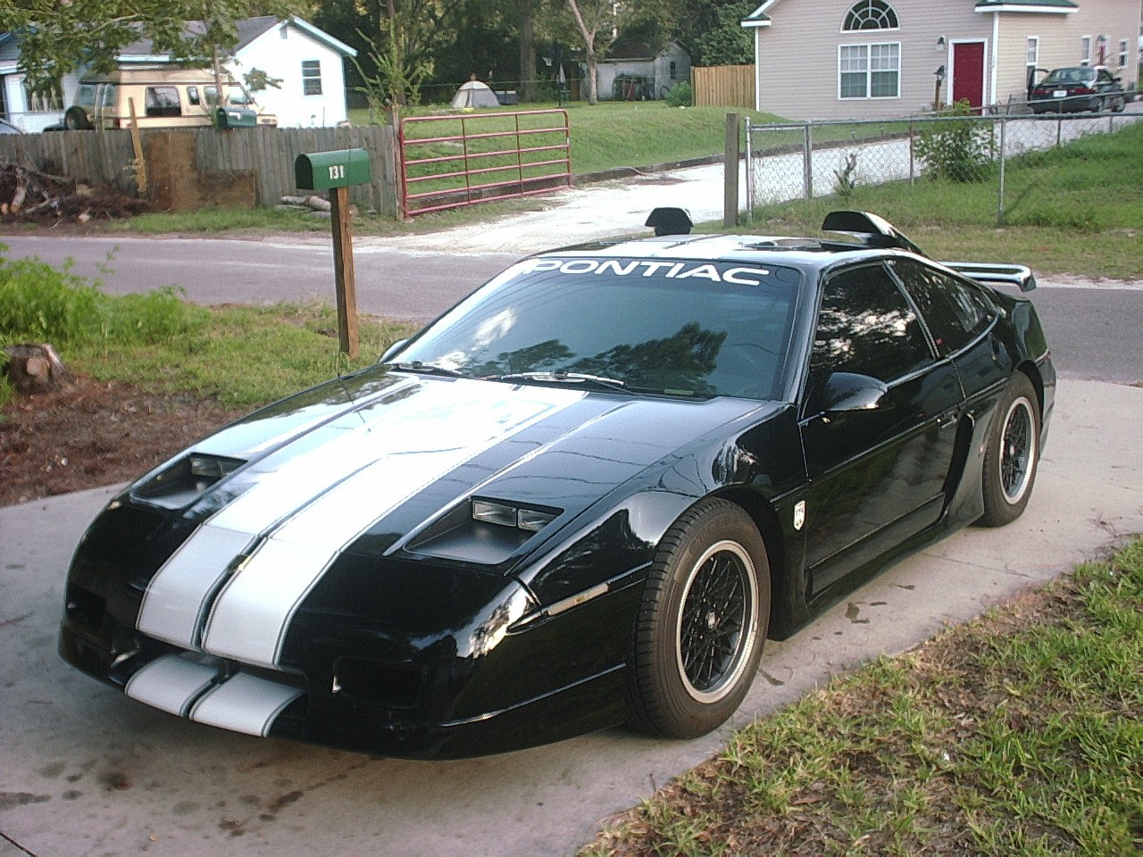 Pontiac Fiero: 1 фото