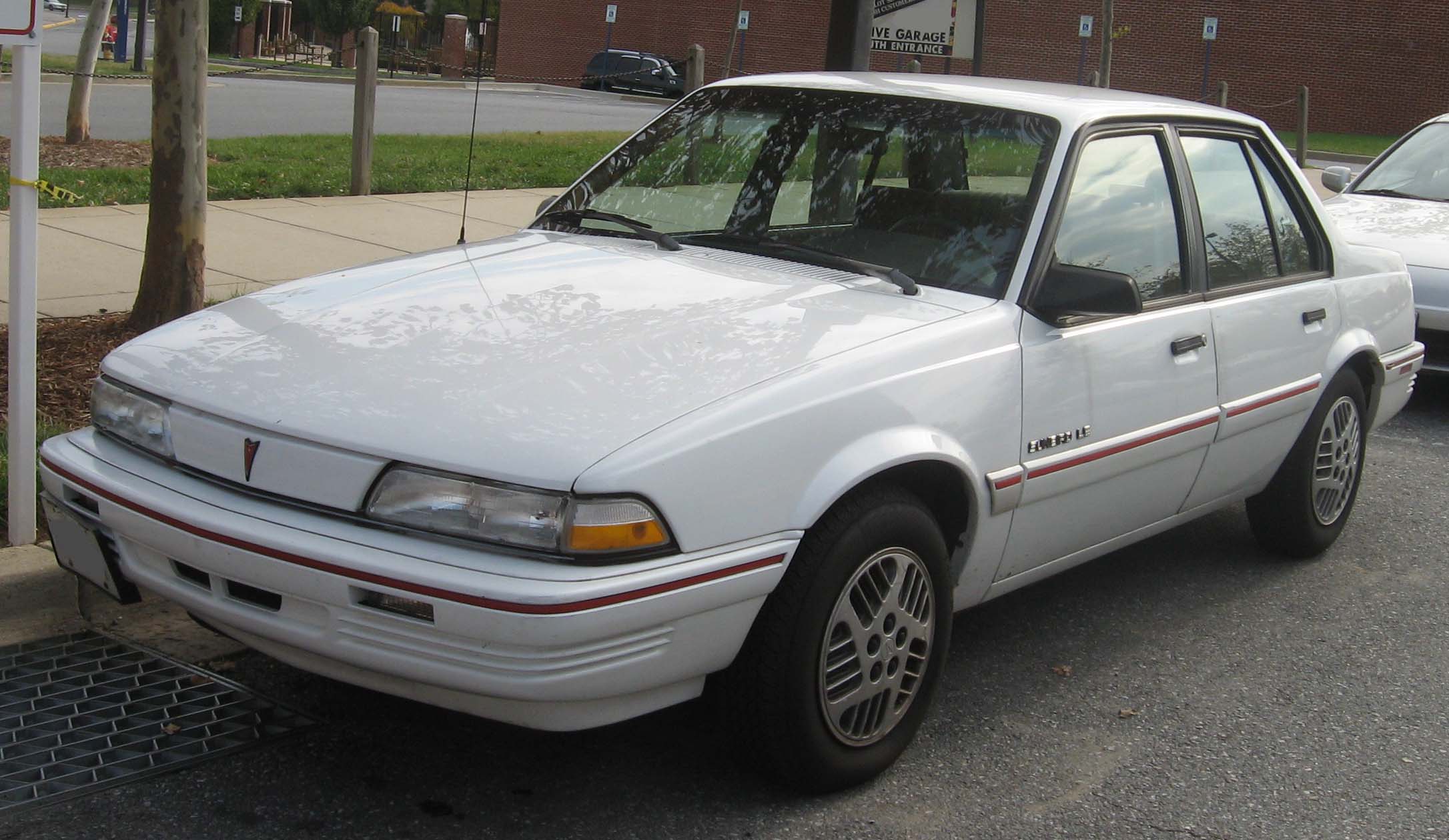 Pontiac Sunbird: 7 фото