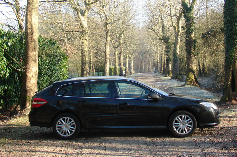 Renault Laguna Estate: 10 фото