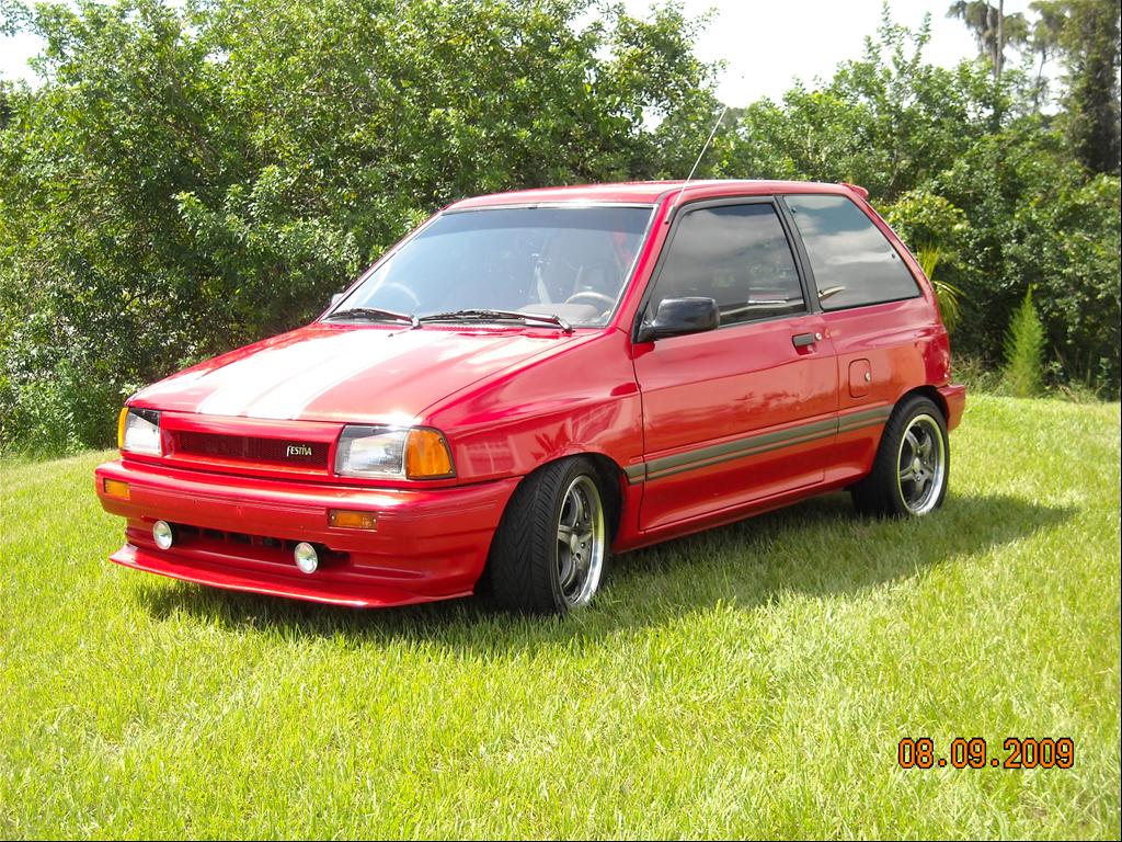 Ford Festiva: 10 фото