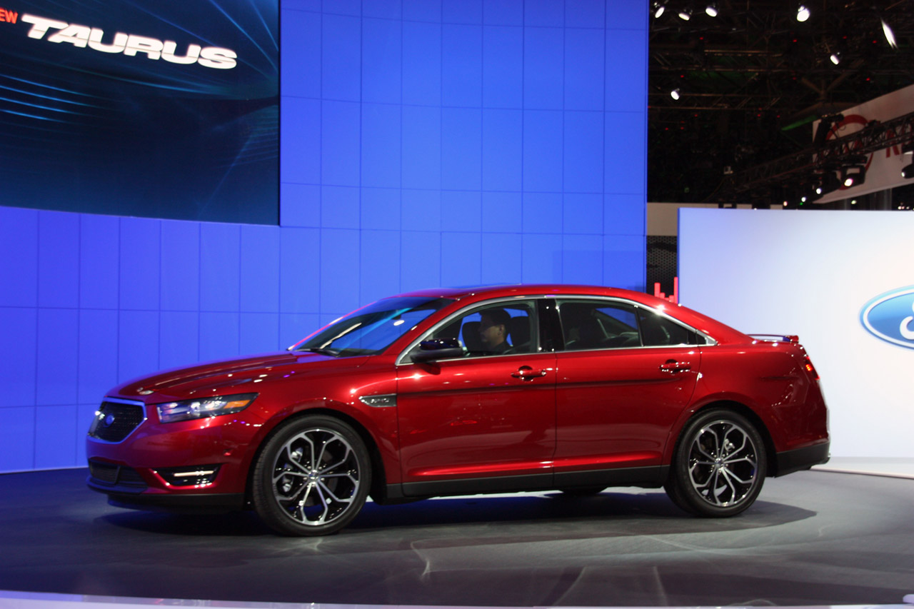 Ford Taurus: 7 фото