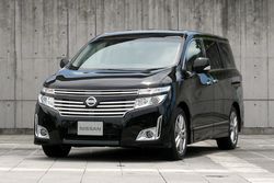 Nissan Elgrand: 1 фото