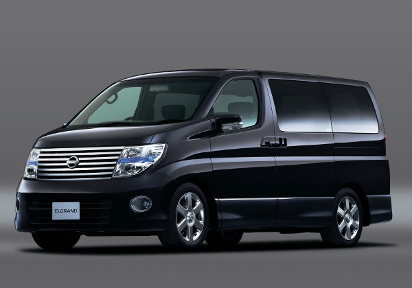 Nissan Elgrand: 9 фото