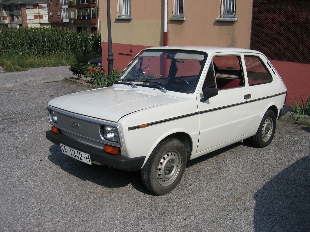 SEAT 133: 2 фото