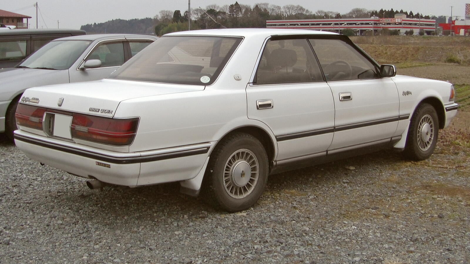 Toyota Crown S130: 3 фото