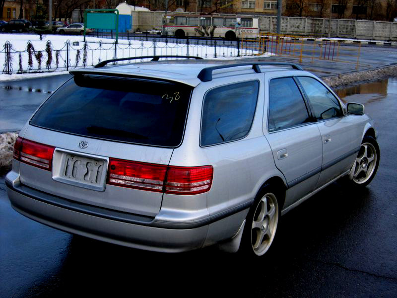 Toyota Mark II Wagon: 10 фото